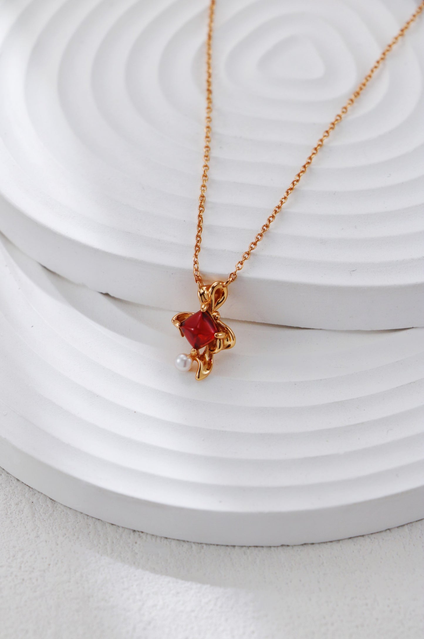 Sugarloaf Garnet Velvet Pendant Necklace