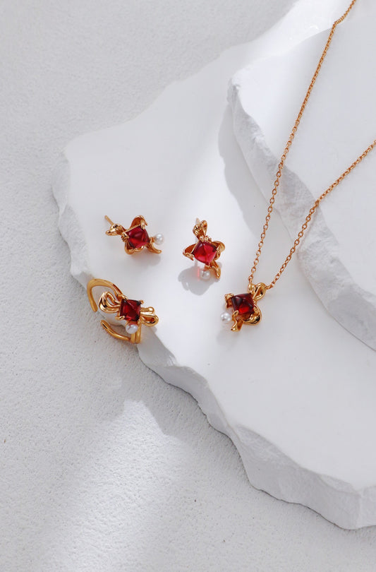 Sugarloaf Garnet Velvet Pendant Necklace