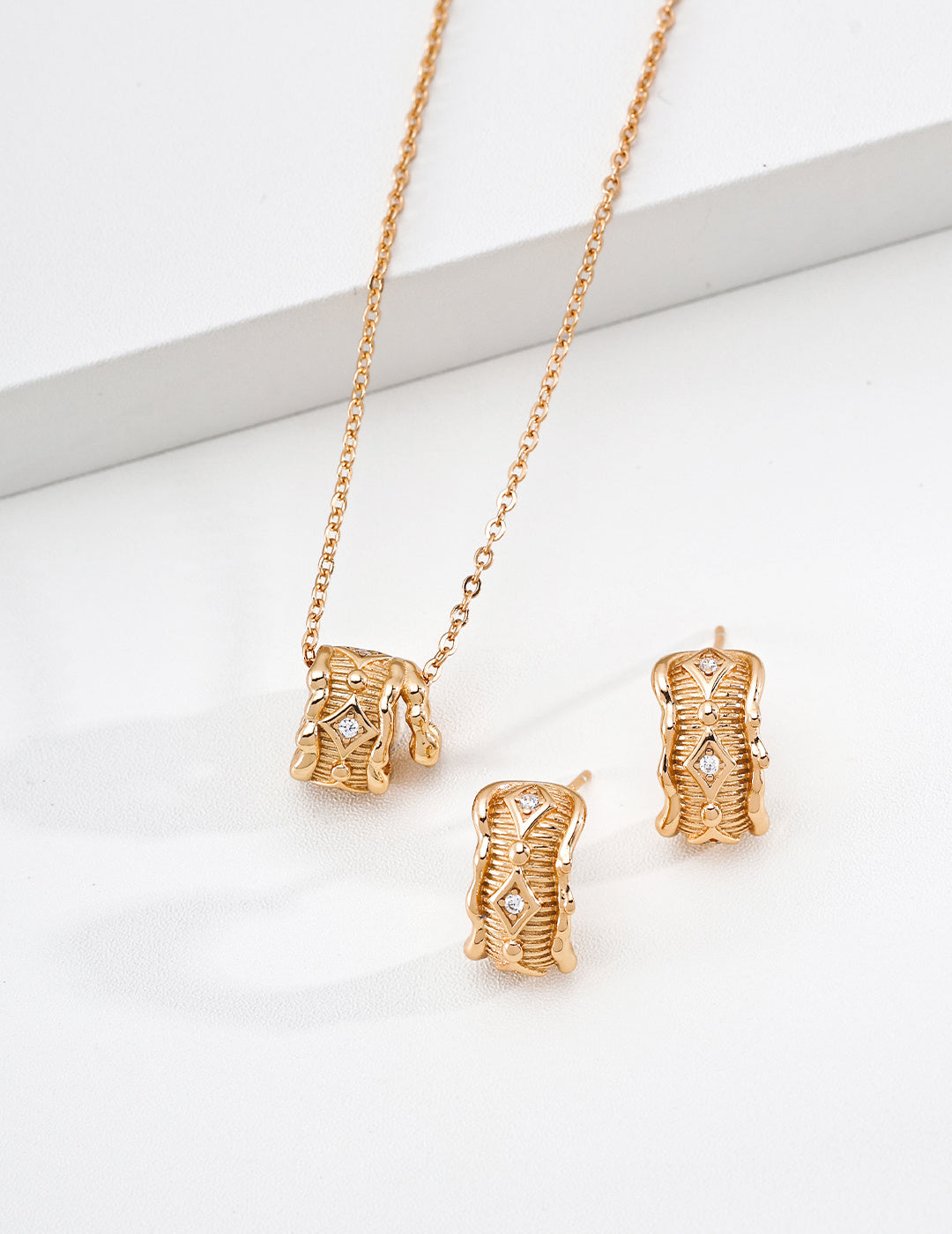 Vintage Sculpted Zircon Barrel Pendant Necklace
