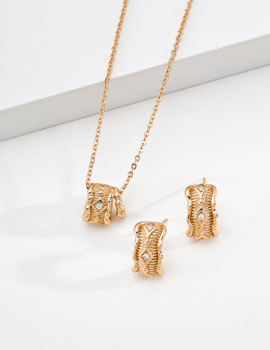 Vintage Sculpted Zircon Barrel Pendant Necklace
