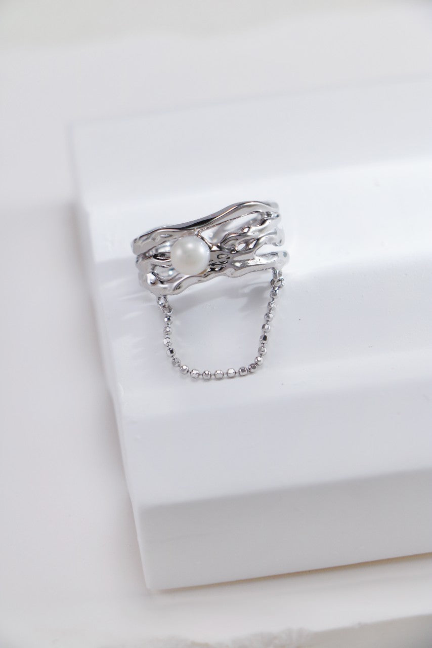 Liquid Metal Contour Pearl Ring