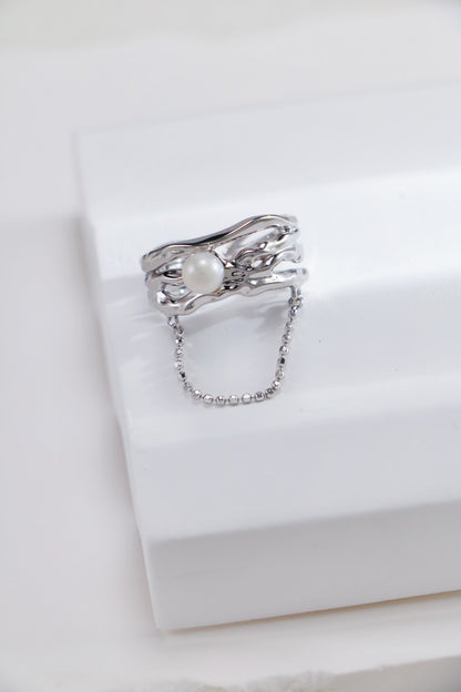 Liquid Metal Contour Pearl Ring