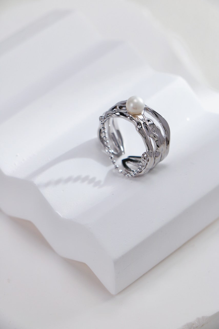 Liquid Metal Contour Pearl Ring