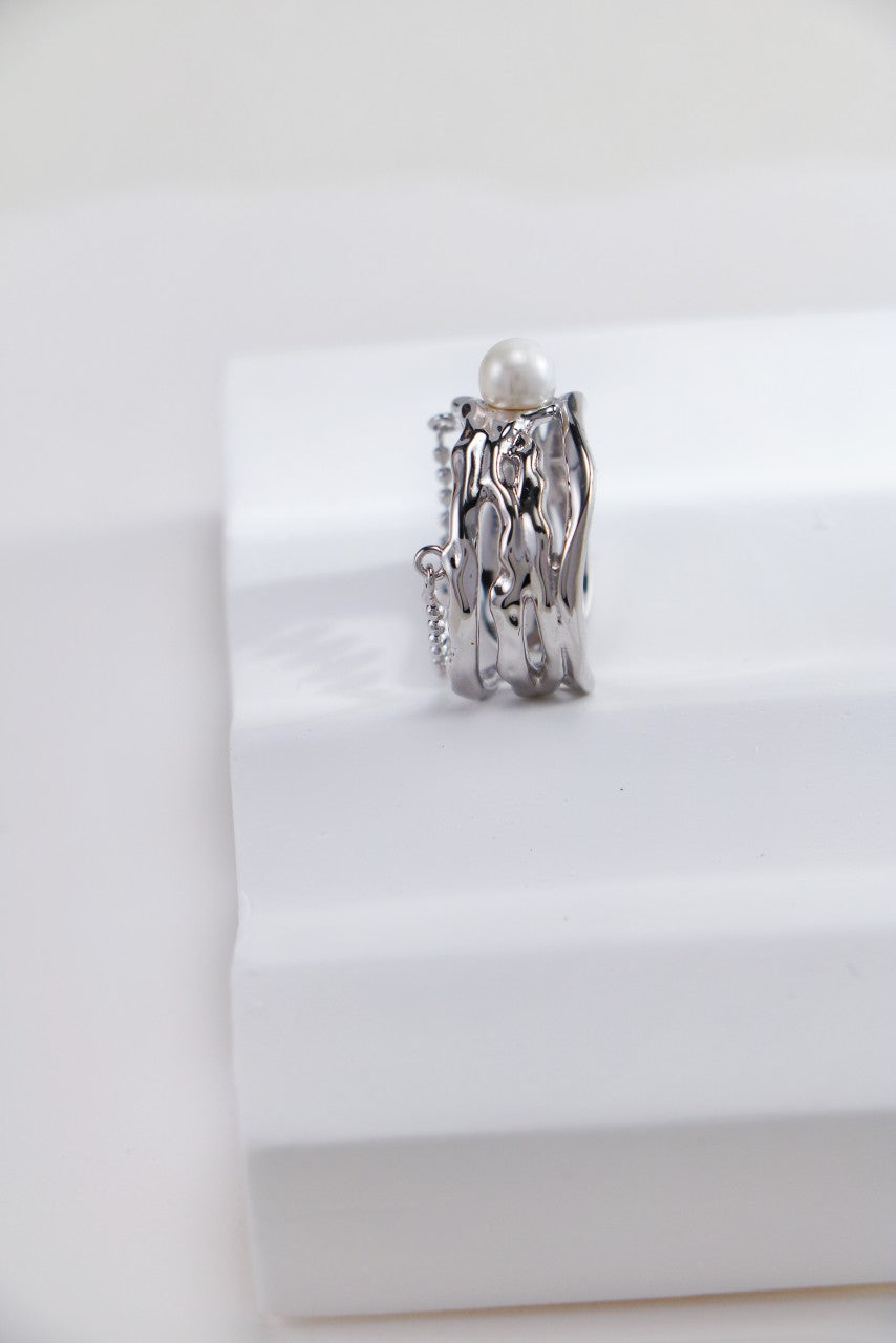 Liquid Metal Contour Pearl Ring