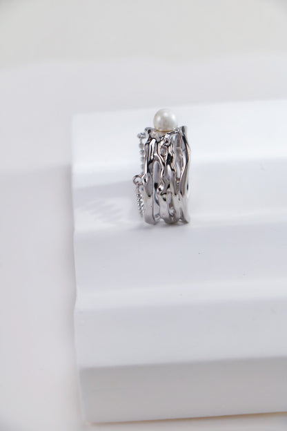 Liquid Metal Contour Pearl Ring